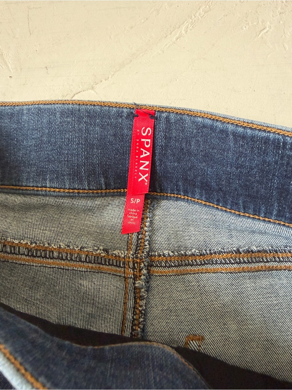 Spanx Women's Medium Wash Distressed Blue Skinny Jeans Raw Hem Size SP - Picture 6 of 9